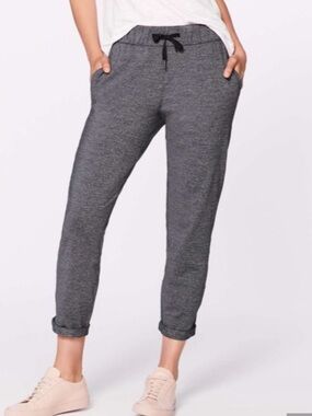 Lululemon on the Fly Pants. Size: 6